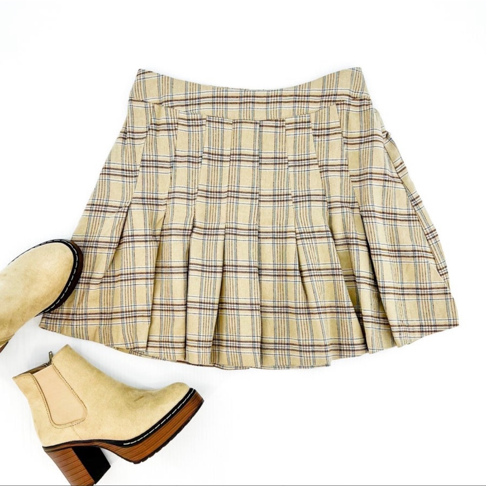 NWT- Heyson pleated skirt